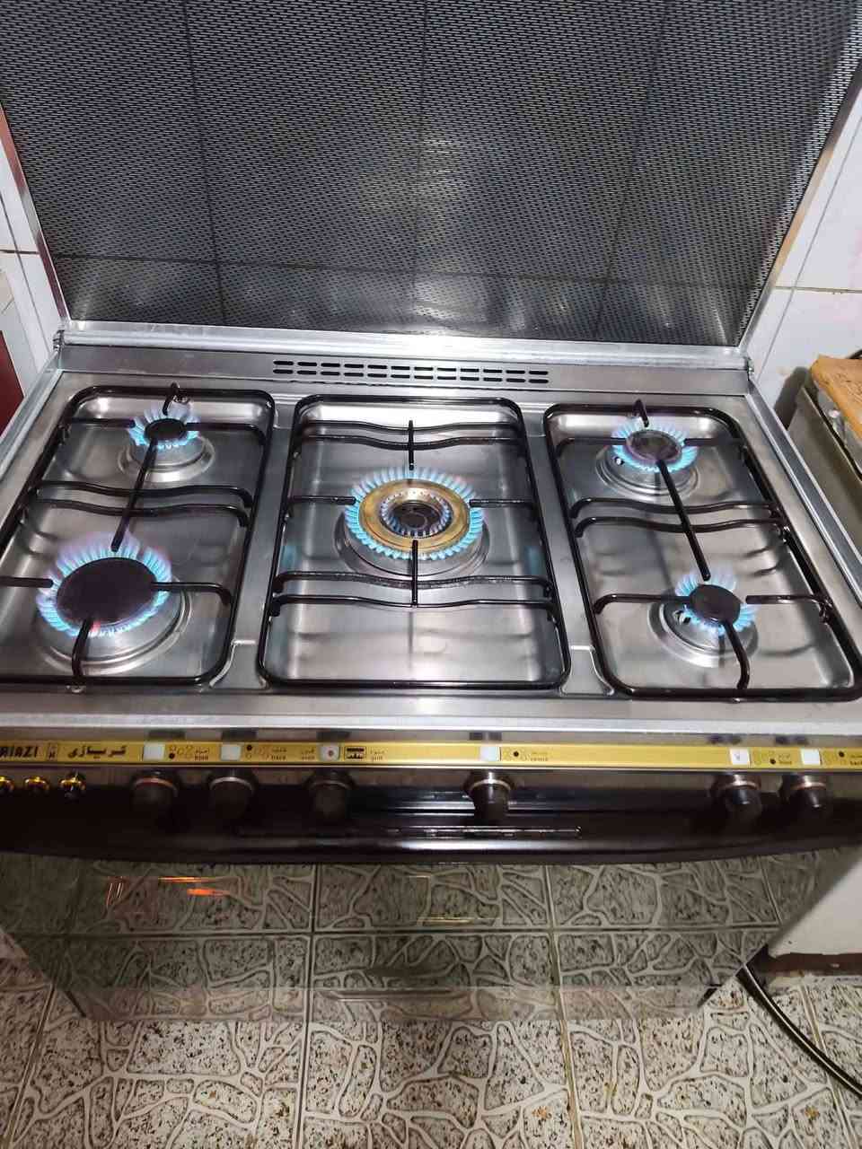 طباخ كريازي مصري الباب الاول  ابلادي يشتغل كهرباء وغاز  جداحه وشوايه وكلوب بسعر 290 بي مجال العنوان الدوره الرقم ***********

