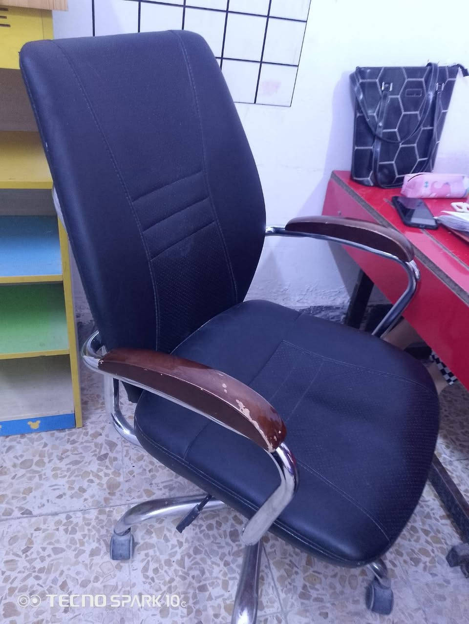 السلام عليكم
اثاث للبيع ميز مكتبي عدد 1
كرسي كبير عدد 1
سبوره كبيره عدد  4
كراسي رحلات عدد  15 

المكان الحصوه حي الحسين شارع الحولي 

السعر خاص


**إذا كنت صاحب هذا الإعلان وتريد حذفه لأي سبب، رجاءا أرسل رسالة إلى الدعم الفني**