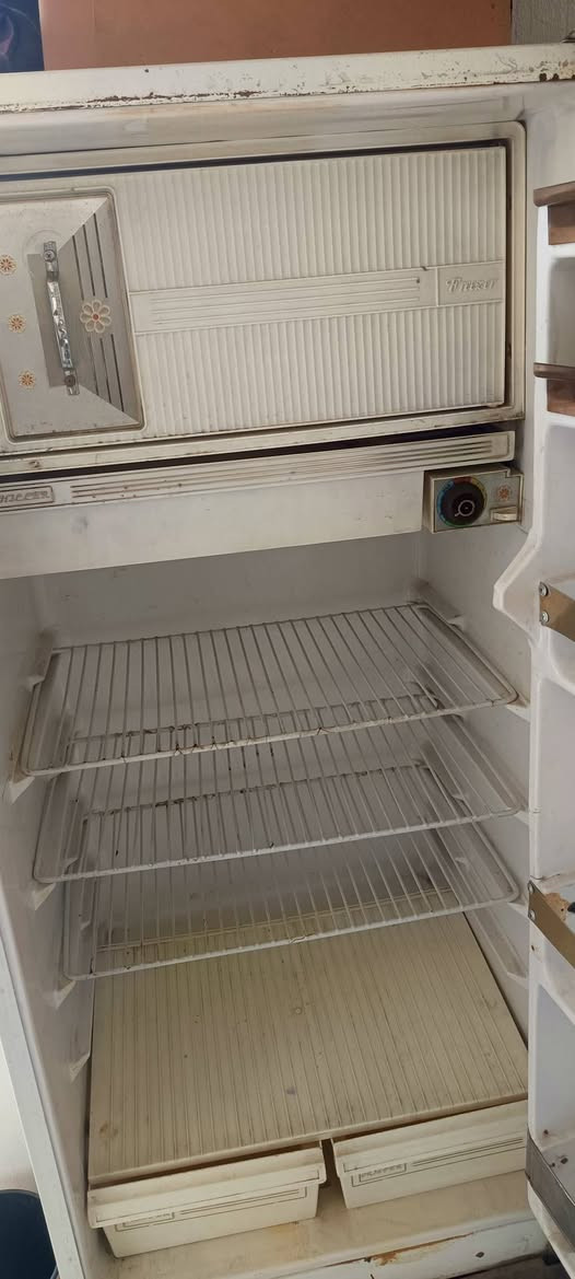 ثلاجة عشتار شغال شرط تبريد وتجميد فريزر 
السعر عالخاص


**إذا كنت صاحب هذا الإعلان وتريد حذفه لأي سبب، رجاءا أرسل رسالة إلى الدعم الفني**