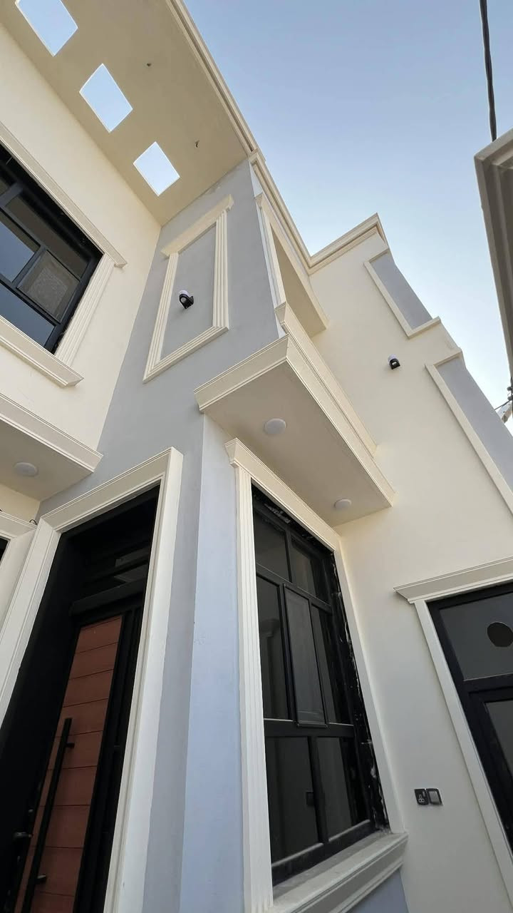 دار سكن للبيع
ديوانية التقية
 طابو زراعي سند 25 مشمول بالتطويب
داخل مجمع الروان النموذجي
بناء حديث طابقين مسلح 
بعده مامسكون 2025
موقع مميز جدأ على شارع 15 الرئيسي 
المساحة 150 متر الواجهة 7.5 متر 
يحتوي على..... 
غرف النوم عدد 3  نظام سويت __ أستقبال 
صالة__ مطابخ حار + بارد 
مجموعة صحية عدد 3
                       مراجعة
 مكتب مهدي العتابي للعقار ديوانية الجزائر مقابل فندق برج الامراء  
*********** مهدي العتابي 
*********** حيدر الفتلاوي
***********
