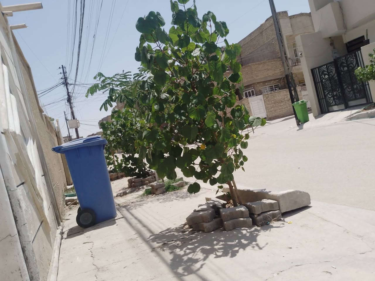سلام عليكم بيت للبيع 100متر طابق اونص كامل منطقه طابو زراعي سند 25  خدمات مي كهرباء خير من الله) واتساب  *********** (***********)
