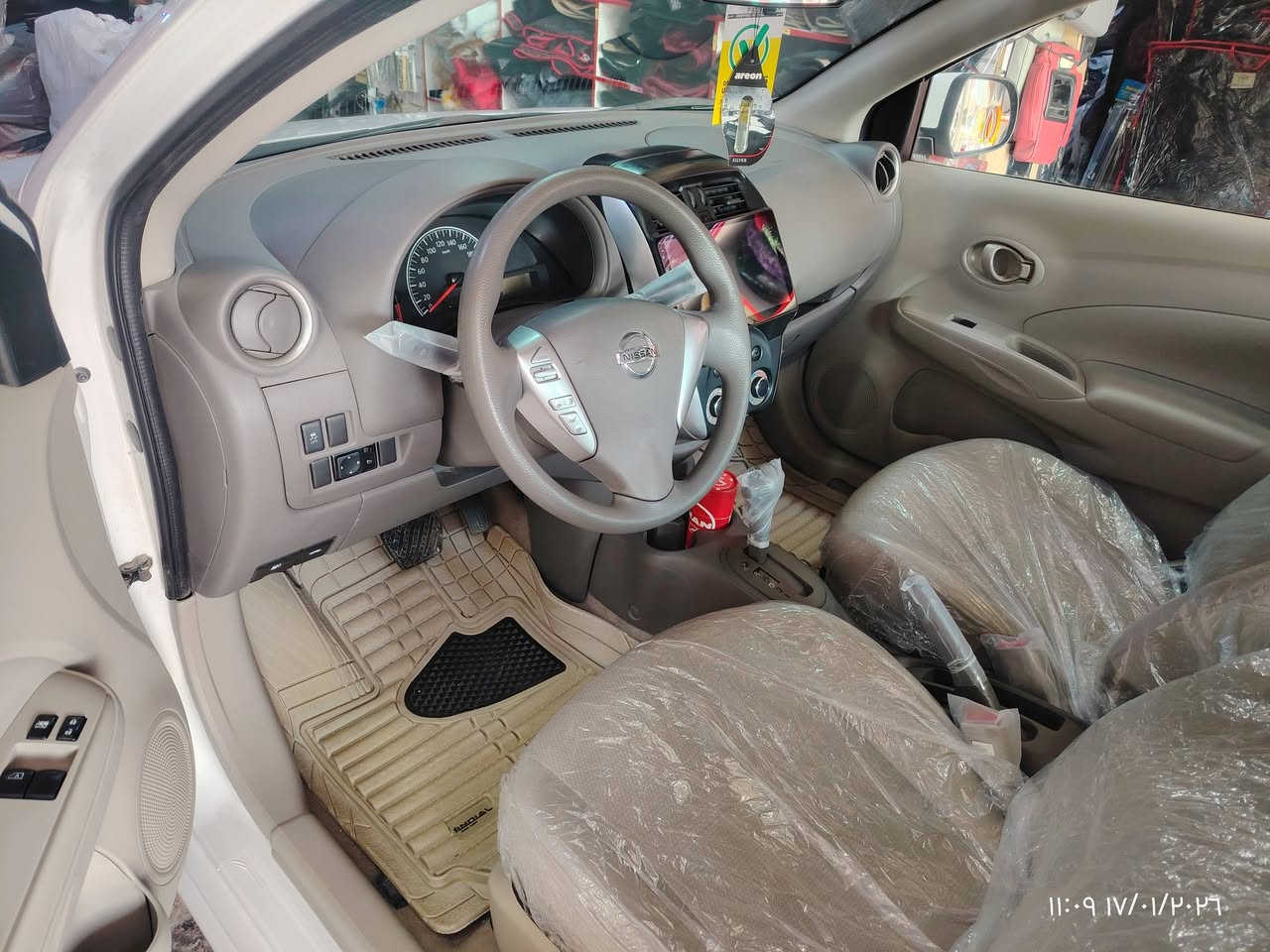 نيسان صني 2023 (موديل الهندي)
محرك 1.5 لتر 4 سلندر بقوة تقارب 99 حصان
ناقل حركة أوتوماتيك 4 سرعات أو يدوي
حجم الإطار  15 انج
حساسات خلفية
شاشة كبيرة كاميرا لمس 
استهلاك الوقود: اقتصادية جداً، بمعدل يبلغ حوالي 16.8 كم/لتر.
التصميم الخارجي: شبك أمامي مطعم بالكروم، مصابيح ضباب هالوجين، جناح خلفي، 3 حساسات خلفية.
المقصورة الداخلية: تحكم بالدركسون، زجاج كهربائي، سنترلوك، منفذ يو اس بي (USB)، تكاية خلفية بحاملة أكواب.
الأمان: فرامل مانعة للانزلاق (ABS)، وسائد هوائية أمامية، حساسات ضغط الإطارات.

بدون صبغ ولا بارد 

العداد ٦٥ الف كيلو
السعر ١٢٦ ورقة
مكان السيارة كركوك
الموبايل :- ***********
