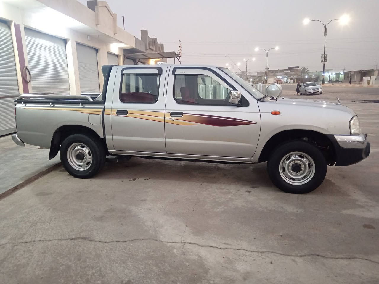 السلام عليكم ورحمة الله وبركاته نيسان بيكم دبل موديل 2009علاوضع الشركه بيه شقلات بصيطه الجاملق الأمامي اليمين بيه شبرتعديل مكينه شركه مامفتوحه رقم نينوى بسمي انكليزي شرط التحويل المكان صلاح الدين الشرقاط العيثه وهاذه رقمي ***********السعر145وهلابشرايه
