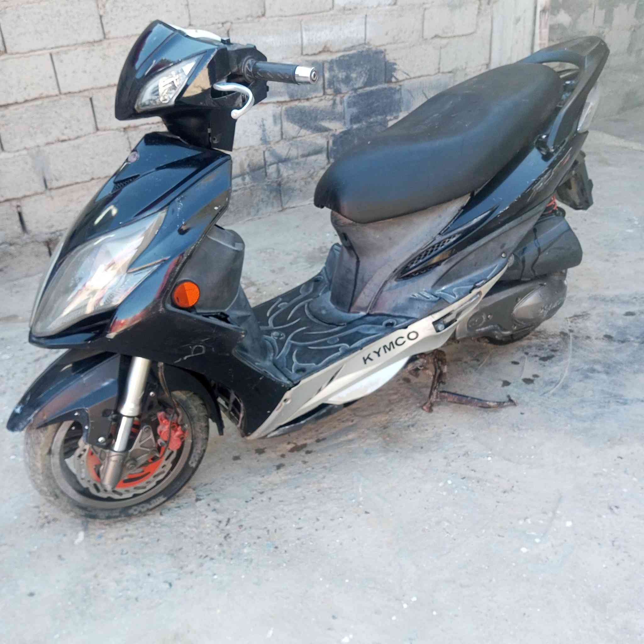 اسلام عليكم شباب دراجه البيع كامله بس متروكه صار شهرين كدام العيني هاي 200  وبيه مجال المكان ابو غريب خرنابات ***********
