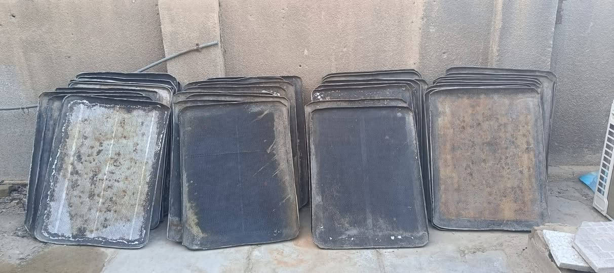 السلام عليكم
طاوليات كبار مال فرن دوار مستعملات للبيع القياس ٩٧ في ٧٤ وعرباين مال طاوليات وسط عدد ٤ العنوان الشرطه الرابعه ***********
