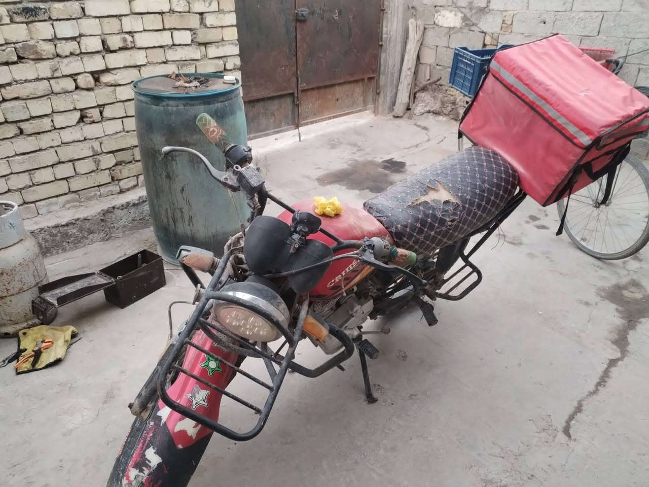 السلام عليكم
للبيع نقص قبق مال تانكي+كابريتر وصخ كلش

تايرات جدد

محرك خير من الله
مكان بغداد ابو غريب
السعر 350
مراوس يرهم 

*********** واتساب 

*********** اتصال
