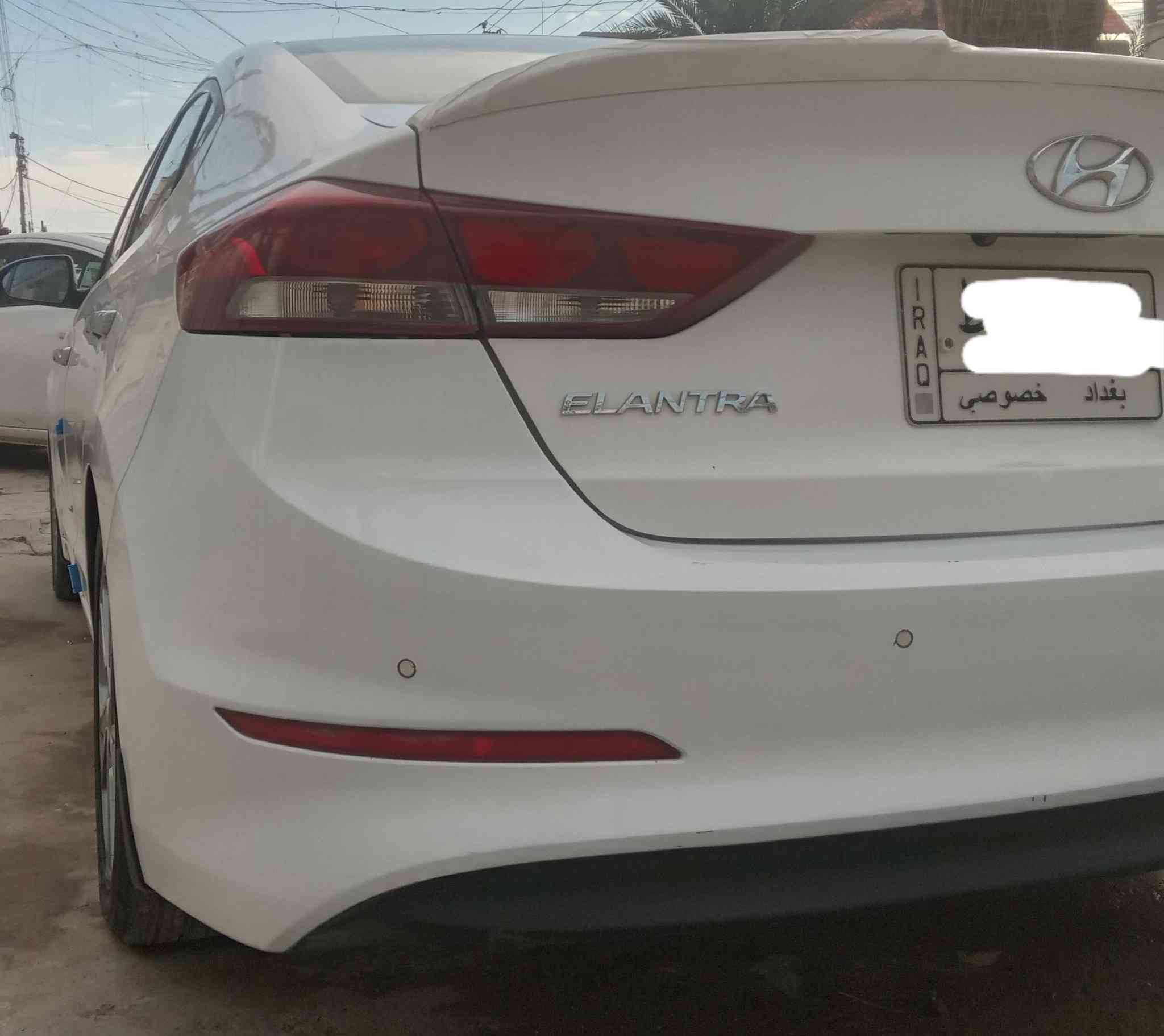 السلام عليكم
للبيع النترا خليجي 2018
باسمنه ماشية 122km
السعر133
بيه تبديل قطعتين بنيد مع جاملغ اصلي شركة 
بدون داخل  اثر طخة خفيفة 
العنوان بغداد الكرخ حي الجهاد 
***********
***********
