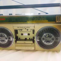 مسجل راديو نانشال شغال ونظيف نقص قبغ باتري وكاسيت سعره 45 الف ..واتس 0...