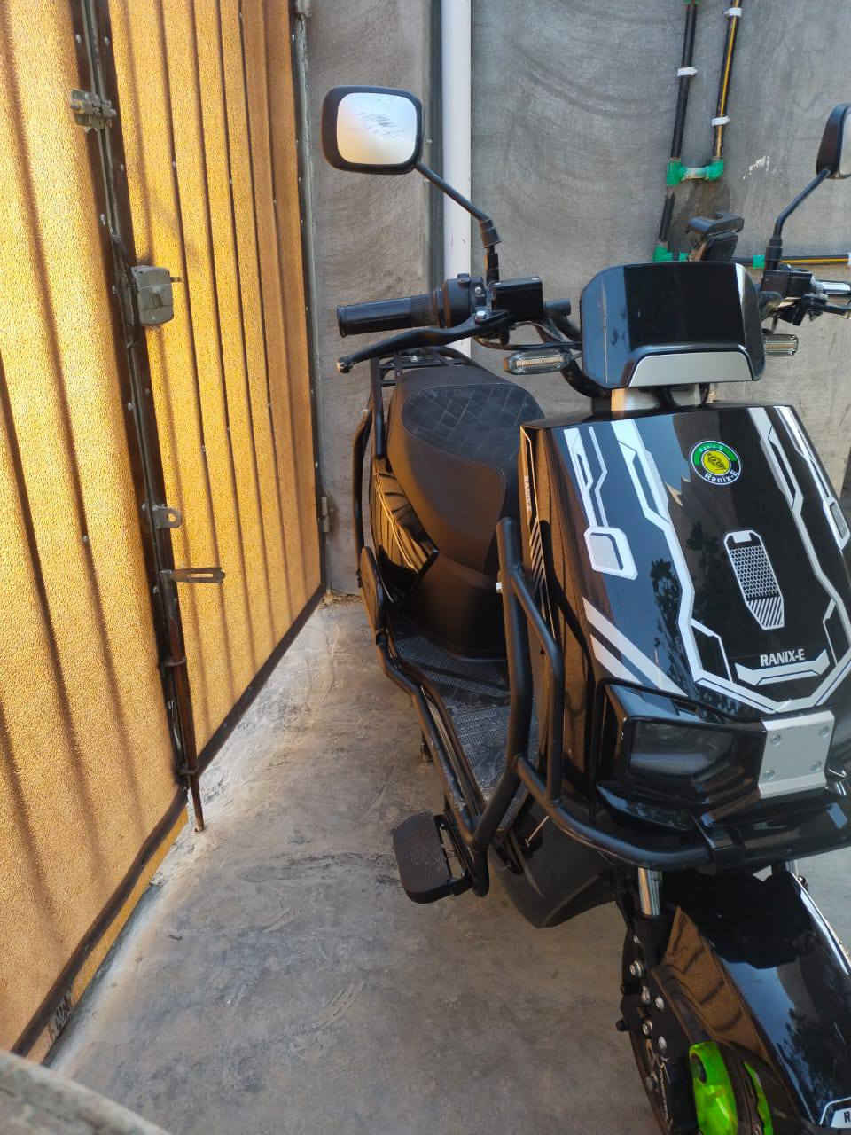 سلام عليكم موطور شحن للبيع موديل 2025بطاريات عل فحص مكان فلوجه شهداء استفسار رقم  الهاتف ***********   ***********
