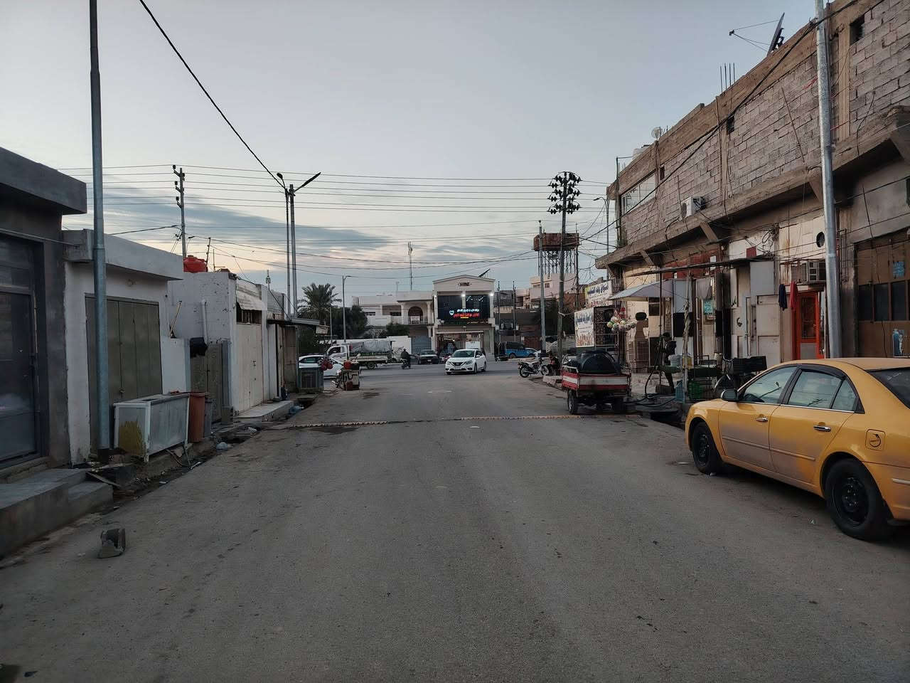 بسم الله الرحمن الرحيم
السلام عليكم ورحمة الله وبركاته
يعلن مكتب علي الصميدعي للاستثمار العقاري
عن توفر دار للبيع #طابو_صرف_طابقين المساحة ١٥٢ متر مربع طابقين
🌹 الطابق الأول يحتوي على استقبال ٦* ٤ ومطبخ ٤* ٤ ومجمع مع غرفتين نوم مساحة كل غرفة ٥* ٤ مع مناور وصحيات داخليه وخارجية ٠
🌹 الطابق الثاني ايضا يحتوي على استقبال ٦* ٤ ومطبخ ٤* ٤ ومجمع مع غرفتين نوم مساحة كل غرفة ٥ *٤ مع منور وبيتونة علماً جميع ارضية الدار سيراميك وسقوف ثانوية والمنطقة تحتوي على كافة الخدمات ماء اسالة كهرباء تبليط اناره مجاري ٠٠٠٠ للاستفسار عن السعر وباقي التفاصيل الاتصال على الارقام التالية او مراسلة الصفحة :
📞 *********** متوفر واتس اب
📞 *********** متوفر واتس اب
او زيارة مكتب علي الصميدعي للعقار الكائن في ديالى ٠ جلولاء ٠ حي الشهداء ٠ مقابل اتحاد شباب جلولاء ٠ ودائرة التقاعد ٠
#ملاحظة
🌹 الدار حالياً مؤجر بسعر ٢٧٥ الف عدا المحل ٠
🌹 الدار يحتوي أيضاً على محل ٠
