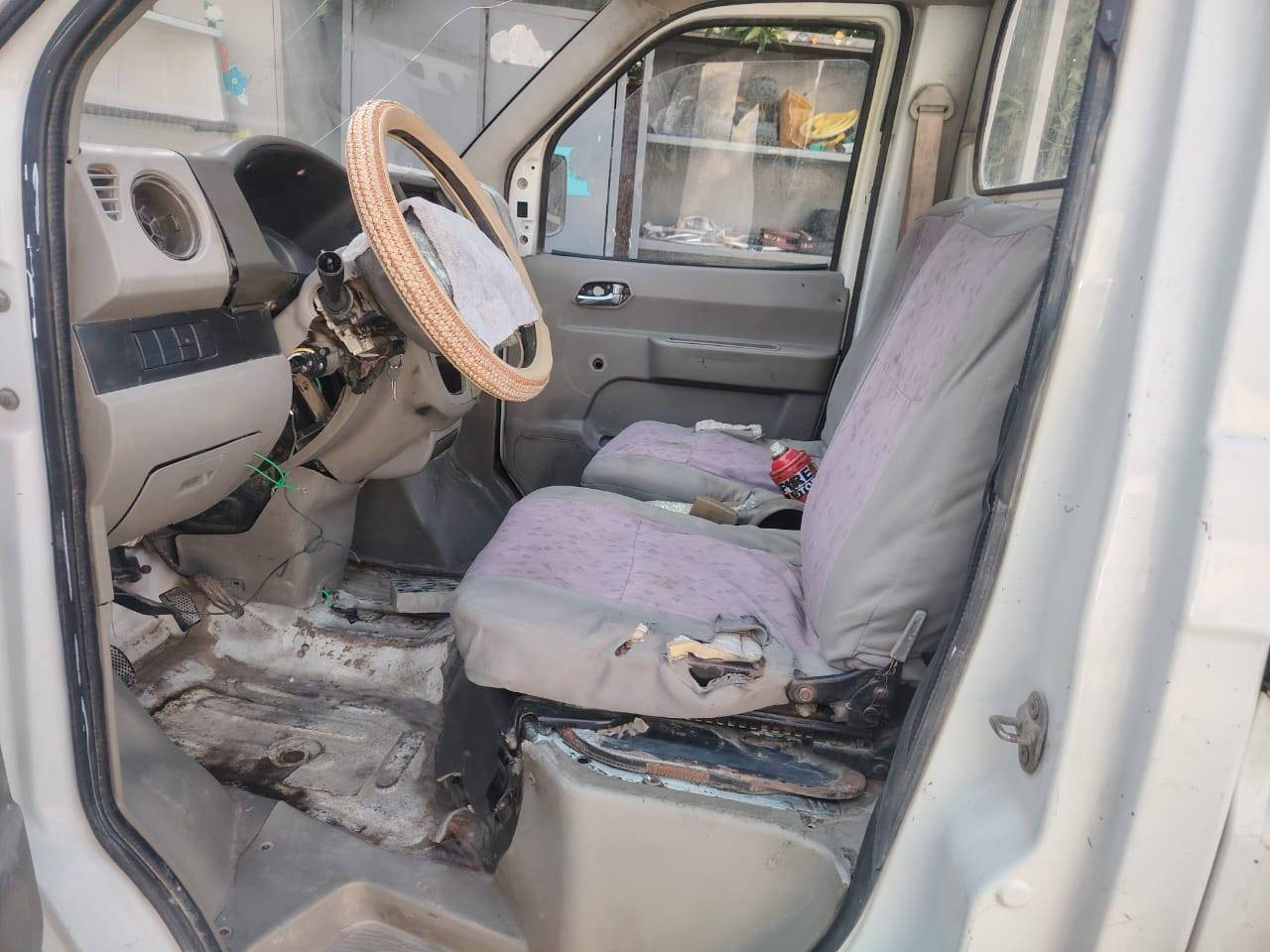 السلام عليكم سياره شيري حمل للبيع سياره جاهزه كل شيء ما بيها اوراق كامله بس تراجعهالمرور هل اسمك سياره حلوه وشغاله مكينه وغير مقفولات مكان بغداد المنصور *********** موديل 13
