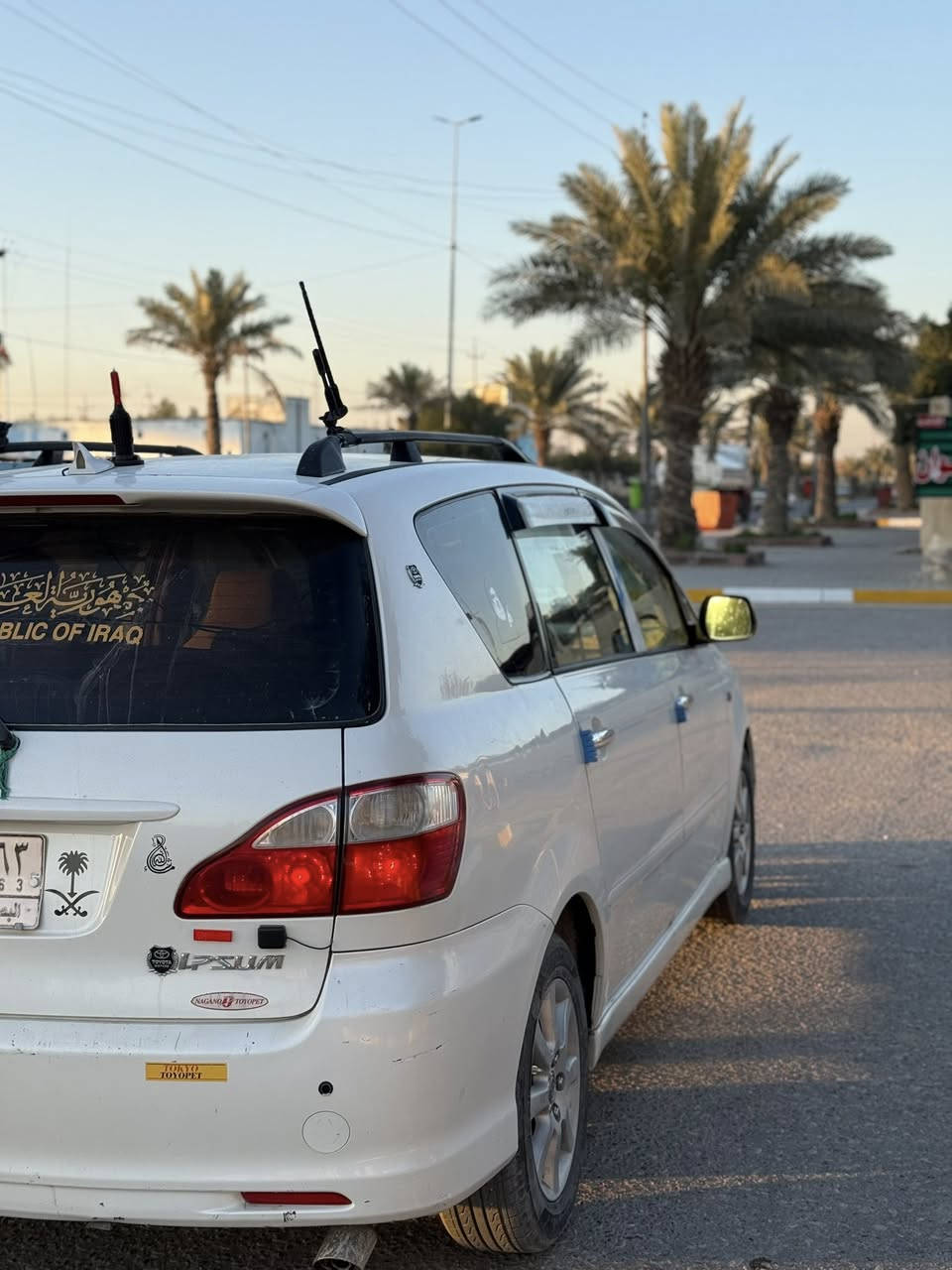 من رخصه الادمن : سياره تيوته أبصم للبيع سياره مكفوله كفاله عامه فول مواصفات ستيرن تحكم جهتين  سياره نضيفه ومال جناي مالت بيت تريدها لشغل سياره جاهزه حداديه مكينه كير صدرها امامي خلفي جديد توني شاده 100/100 تخم تاير جديد رقم السياره بصره مشروع وطني بسمي تحويل ثاني يوم سنويه ل2027 
مكان السياره البصره سفوان 
سعر السياره 140 وبيها مجال 
للستفسار رقم الهاتف :***********
