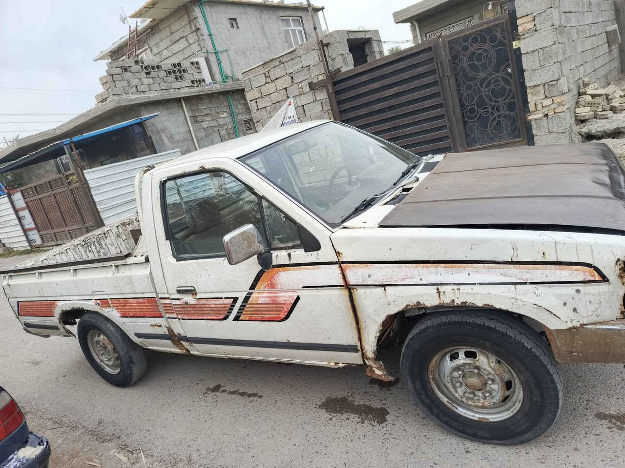 سلام عليكم نيسان موديل 1988 رقم كربلاء تحويل مباشر محرك كير اكسل جدد يرادلها تلحيضات سعر 20 مكاني بغداد ***********
