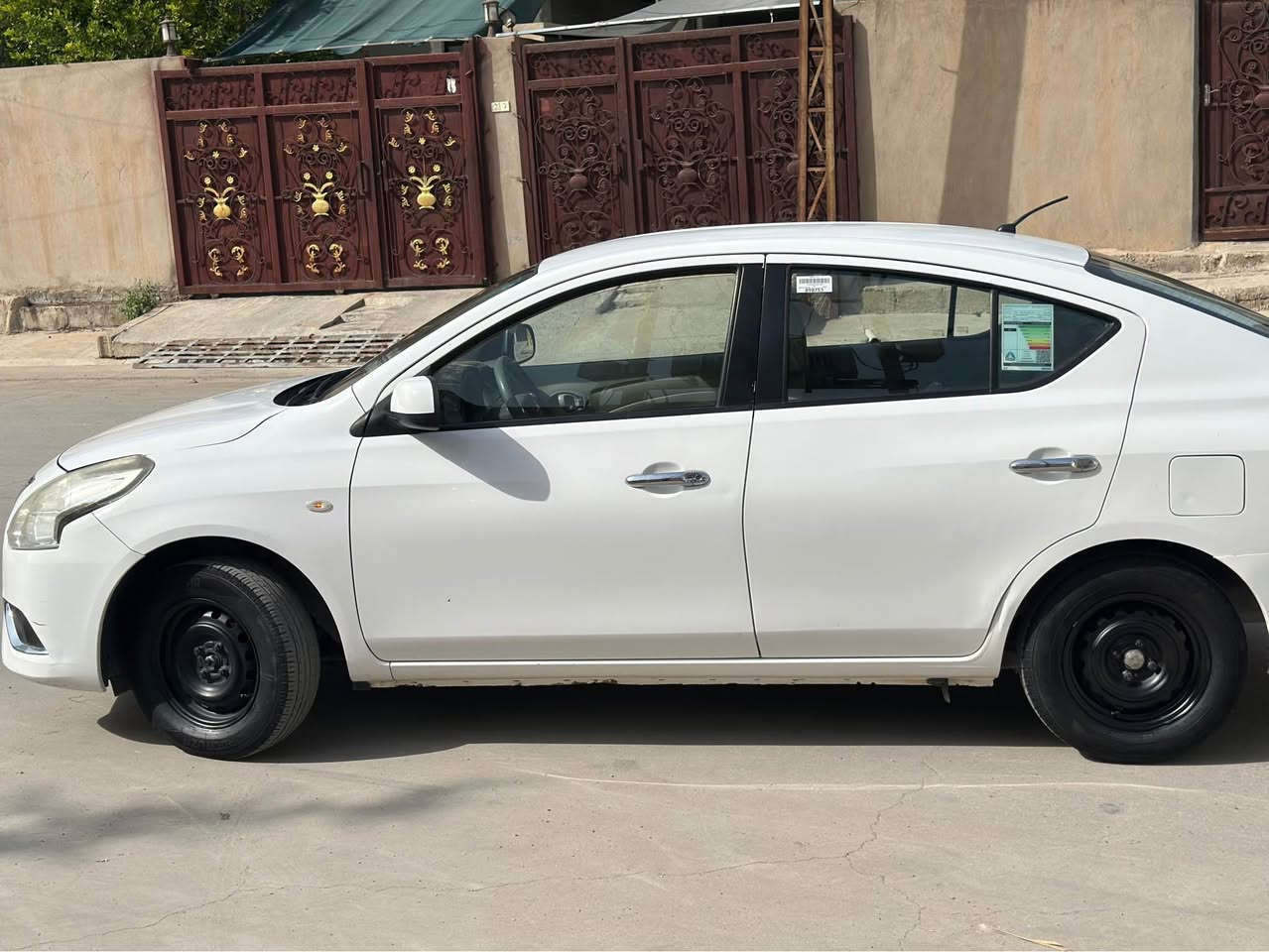 نيسان سني 
موديل 2019  
سنوية باسمي
دفتر بنزين  
سيارة جديدة كلش نضيفة مال بيت
بدون صبغ فقط بيها رصعات بسيطه
تبريد ثلج محرك گير كله بشرط
سعر  112 وبيها مجال للشراي

📍مكان سيارة كركوك
*********** واتس اب كركوك, العراق
