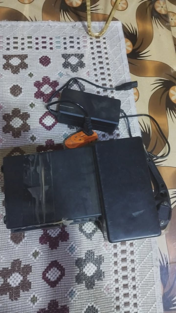 مكلف بل نشر
دراجة شحن عادية بيها 4 سرعات و بيها 4 بطاريات و تكدر اضيفلها بطارية خامسة خارجية مستخدمة لمدة شهرين تستلمها نضيفة ما بيها اي عيوب و بيها سويجين و و بصمة وحدة و شاحنتها وياها و مراياتها جديدات وكالة موخرهن اني تستلمهن وياها  سعر 400وبيه مجال بصيط


**إذا كنت صاحب هذا الإعلان وتريد حذفه لأي سبب، رجاءا أرسل رسالة إلى الدعم الفني**