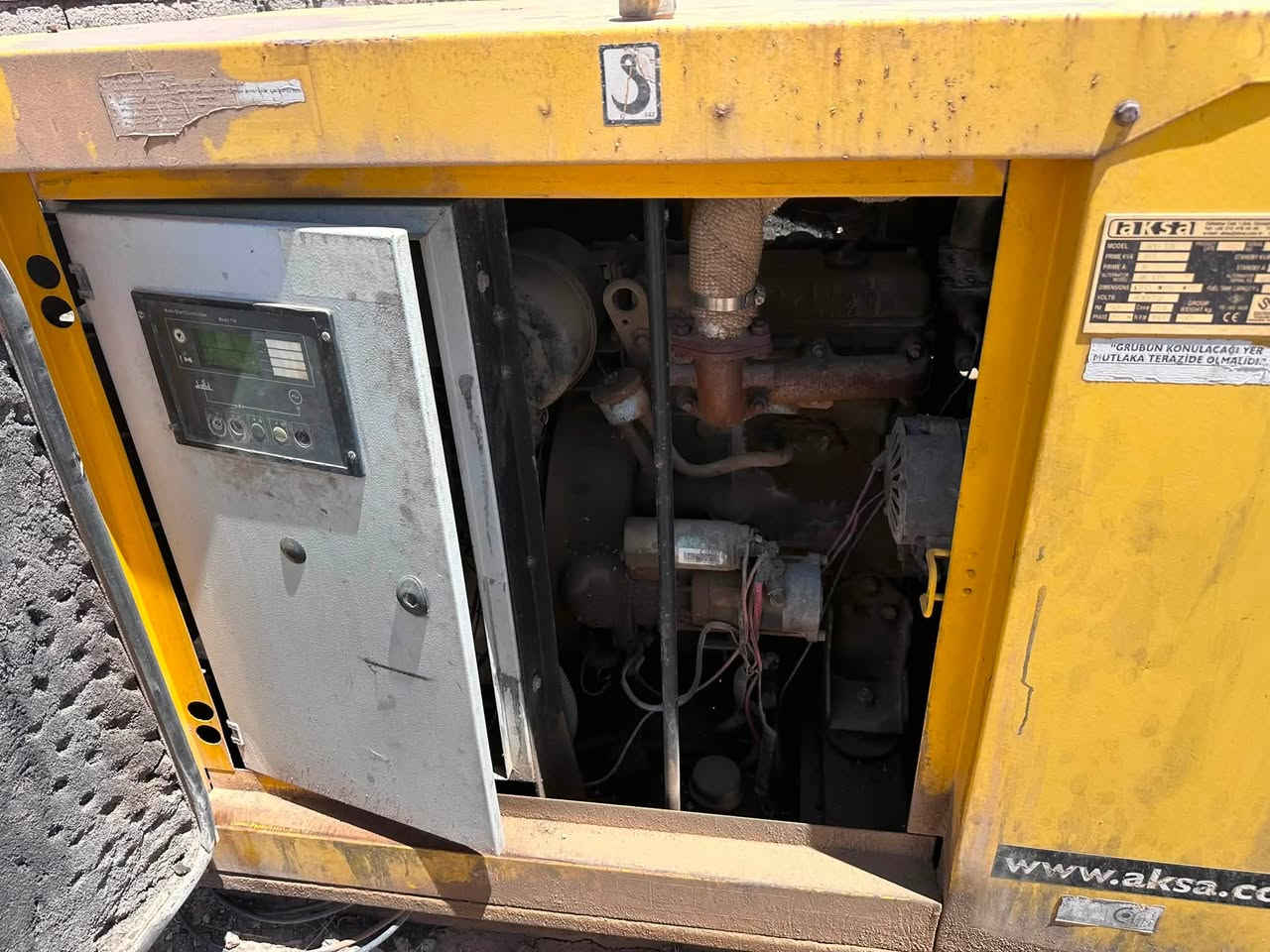 السلام عليكم مولد بيركنز 3 بستم  3 فيز. 11 kv محرك وراس توليد وضع الشركه بيه  مكان صلاح الدين بيجي الحجاج 
***********
