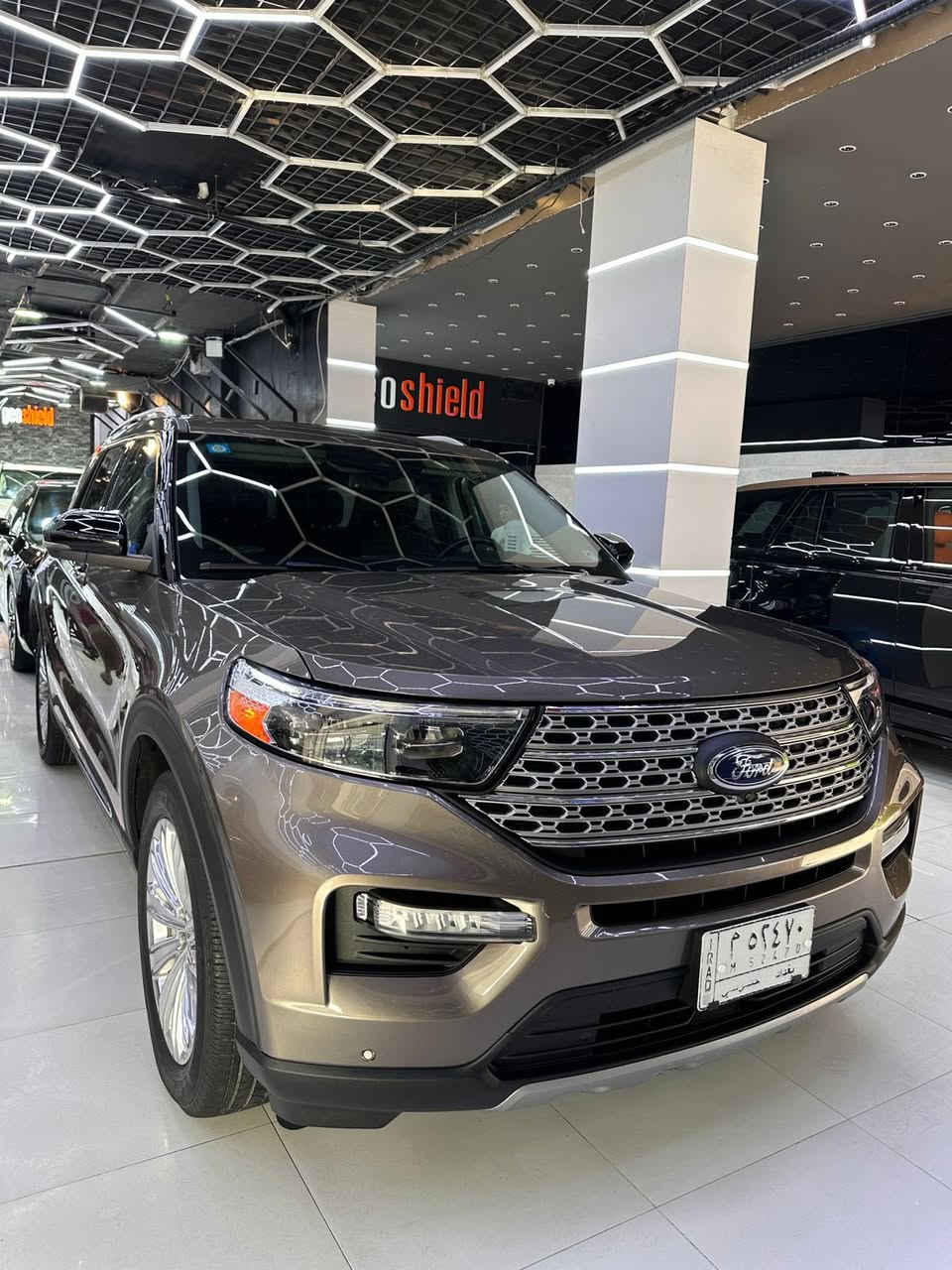 فورد اكسبلوور.   2021 ً
فئة Limited — مواصفات أمريكي 🇺🇸

🔹 رقم بغداد
🔹 محرك 3.3 هايبرد اقتصادي وعزم ممتاز
🔹 دفع رباعي AWD
🔹 3 صفوف مقاعد (7 ركاب)
🔹 فتحـة سقف بانوراما
🔹 شاشـة كبيرة + نظام ملاحة
🔹 كاميرات 360 + حساسات أمامية وخلفية
🔹 تشغيل بصمة وستارت
🔹 مقاعد جلد كهربائية مع تبريد وتسخين
🔹 تدفئة مقود
🔹 نظام صوت BO & O عالي الجودة
🔹 باب خلفي كهربائي
🔹 رادار + مثبت سرعة ذكي
🔹 إنارة LED كاملة

 السعر 270 ورقه 

ملاحظة:
حادث السيارة تقرير غرق بنسبة 10% فقط
***********
