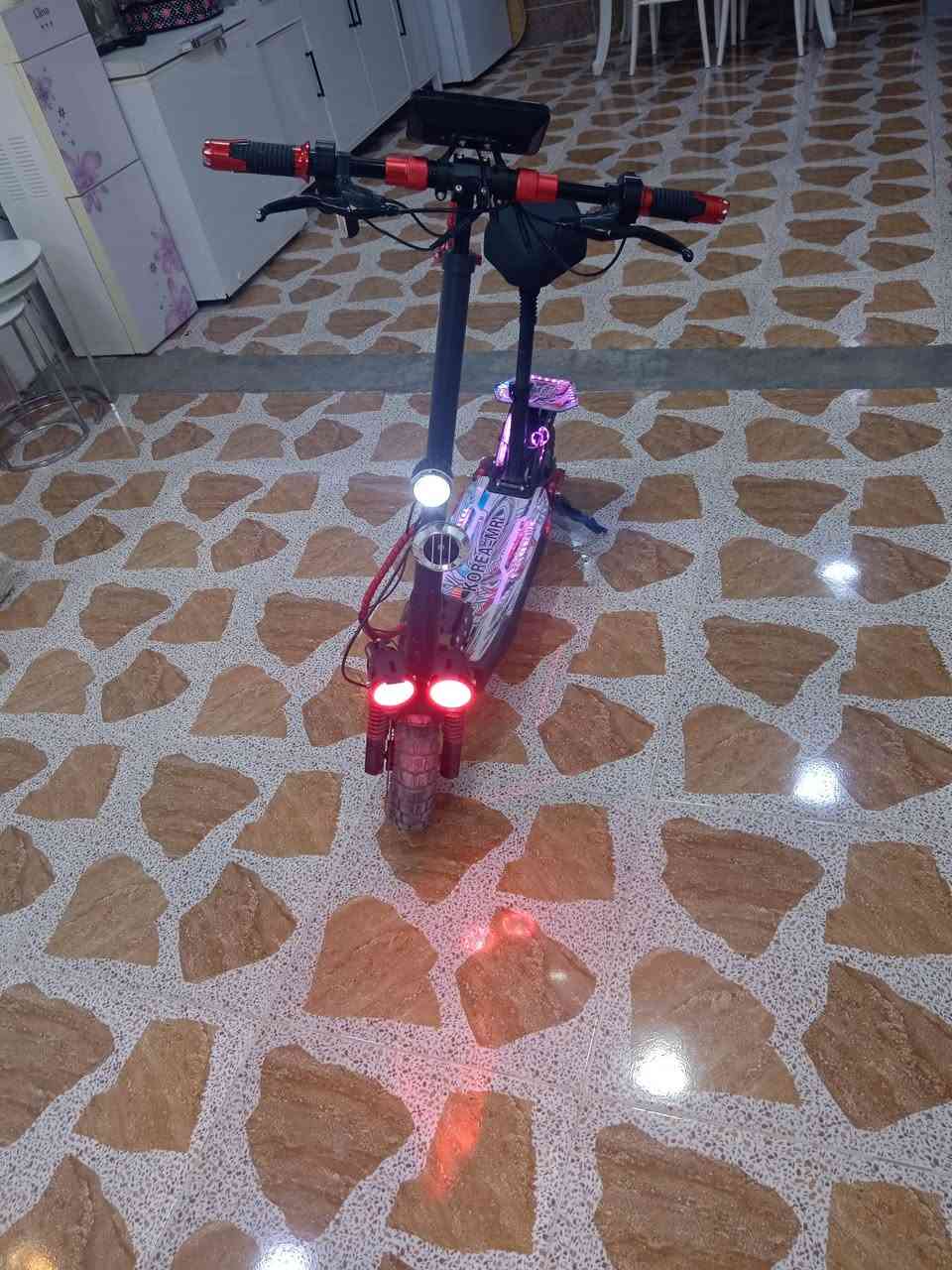 اسكوتر للبيع فول فول  صار اقل من شهر أخذنا 550الف او هسه طالب علي 400 او بي مجال قليل كركوك القادسية الأولى ***********
