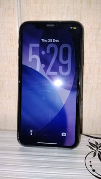 آيفون ١١ • ٦٤ • شاشة مكسورة