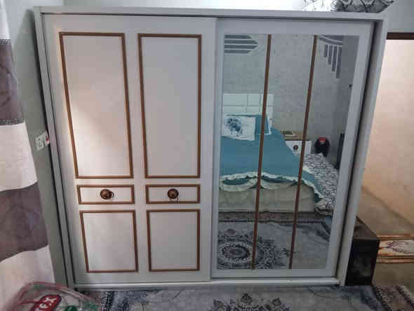 السلام عليكم ورحمه الله وبركاته غرفه نوم للبيع نضيفه حيل مابيه عيب السعر 250 وهاذه رقمي***********
