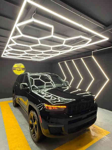 jeep grand cherokee
٢٠٢٣
تەنها ١٨ هەزار رۆشتوە
نمونە لە جوانی 
مواسەفات بلاک تۆپ دەبل ئەکسل
بۆنید و چەمەلەخی بۆیاخە 
شانسی و دار و بەردی بە شەرت
ئێرباگ تەقیوە و کامل بیلادی تێ کراوەتەوە
دەشبول بە بیلادی گۆراوە
نرخی ٢٩٥ گەلا و معامەلە 
***********
‏٠٨٥١٠٥٧٣١٠٥  uts app السليمانية
