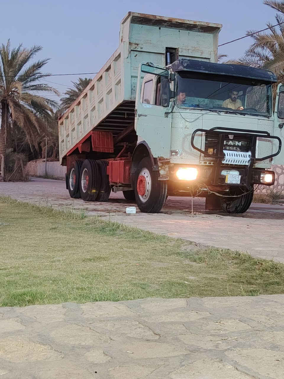 سلام عليكم /مان 81-/ بيع او مراوس البي 75/
تعمير جديد مكينه 25عل سحك 
كير حصير 151
تخم تاير جديد مجموع تعمير جيد 
كله جيد راديتر جديد 
***********
