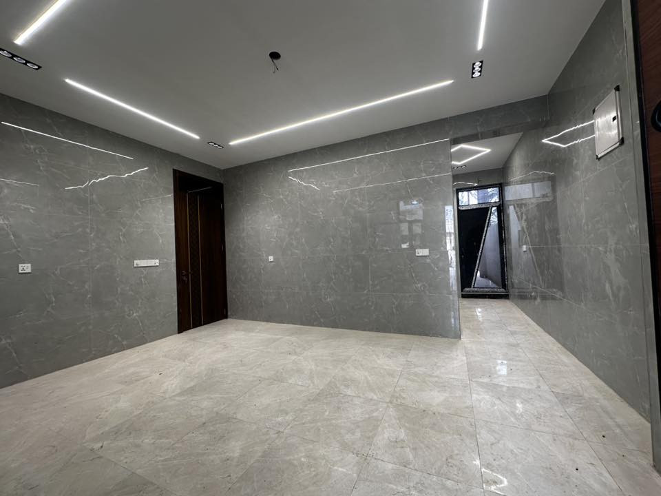 بيت منطقة الراشدية بل نزلة جمال السمكري 350متر طابو زراعي سند 25 بسعر جدا مناسب 270مليون  يحتوي على استقبال ومطبخ وحولي ومنور وغرفتين نوم وصحيات والطابق الثاني غرفتين نوم وبلكونة مطله على الحديقة بيت مصمم على النظام الحديث اي استفسار ***********
