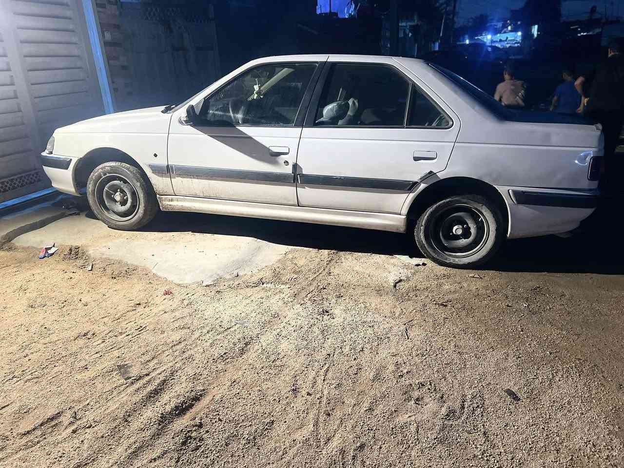 بيجو بارص خصوصي رقم نجف.
بيها. جاملغ جهة السايق شبر وبيها. جامع خلفي. وطخة باب خلفي جهة العبري. 

سيارة نظيفه وخير من الله مكينه وكير كفاله لاتبخير ولا تنقيص. شاشه اصليه شادلها ب٣٠٠. وبيها نشره مخفيه بلبيبان سياره تراي وين متريد. لايت انون اصلي مازدات زوج جدد راديت جديد   مكاني كربلاء.  السعر. ٥٠ وبيها مجال للتواصل خاص. او ***********.
