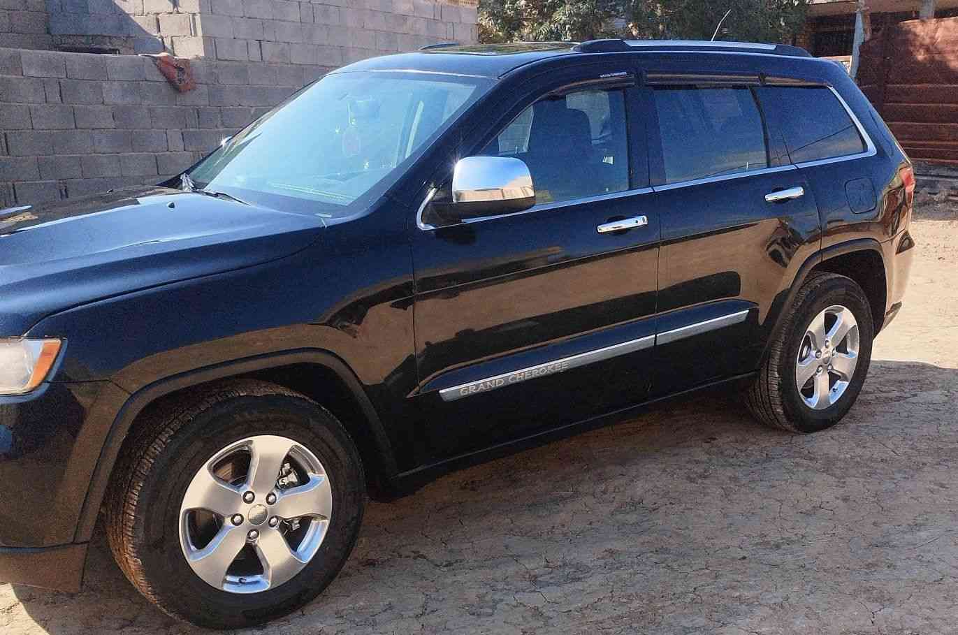 السلام عليكم لبيع  جيب لاريدو 2012 وارد امريكي  فول مواصفات السياره بها صبغ عام بدون كلبه السعر 122وبيها مجال العنوان بابل مسيب رقمي ***********
