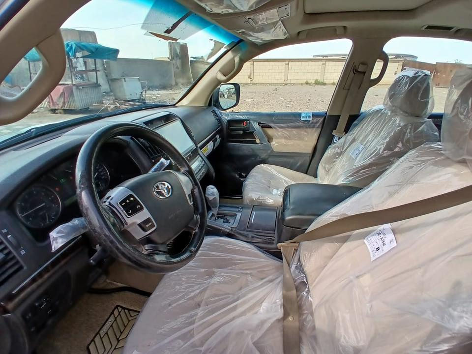 يالله السلام وعليكم من رخصت الادمن  لاندكروز 2010  بريميه كفاله عامه  بيها بس جاملق واحد بي صبق كامل موصفات 8 يرباك مكينه 6 سلندر سعرها بلاش (260)ورقه وبيها مجال 
 سياره بسمي مكانها بغداد بيها تراي مال زيرو سياره ما متعوبه شادلها منضومت زنون اصليه سياره كامله من كلشي بيع فقط بدون مراوس ***********.
