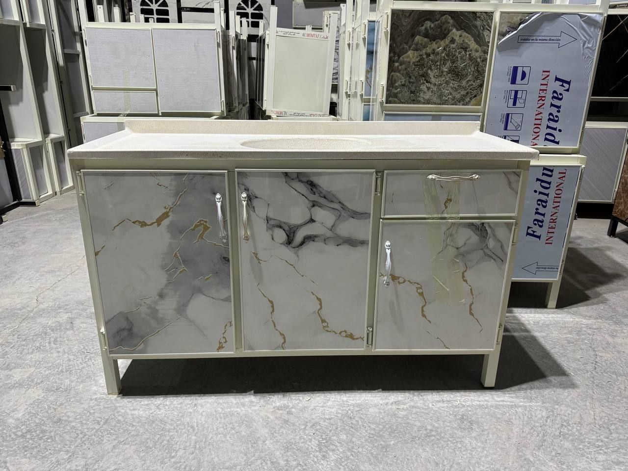 سنك قياس متر ونص المغسله مرمر (يحتوي على قاطع) 
السعر 155 الف     

التوصيل✈️✈️✈️ 
 داخل بغداد مجاني.. اطراف 15 💛🌹💛🌹
واسط// (25) الف 
-بدره -جصان -الحي -الموفقيه -ناحية واسط -الدجيلي -اطراف واسط (50) الف
ديالى //- بعقوبه - الخالص 25
كربلاء بابل ا ورمادي و فلوجه ( 25) الف 
الديوانيه النجف (25)الف 
هيت 65
 صلاح الدين// مركز المحافظه  تكريت مع الاقضيه التاليه -بلد -إسحاقي -الدجيل -سامراء - -ضلوعيه (25)
التوصيل الى البصره  -السماوه -العماره -الناصريه ( 25 ) الف
اطراف البصره 50.


**إذا كنت صاحب هذا الإعلان وتريد حذفه لأي سبب، رجاءا أرسل رسالة إلى الدعم الفني**