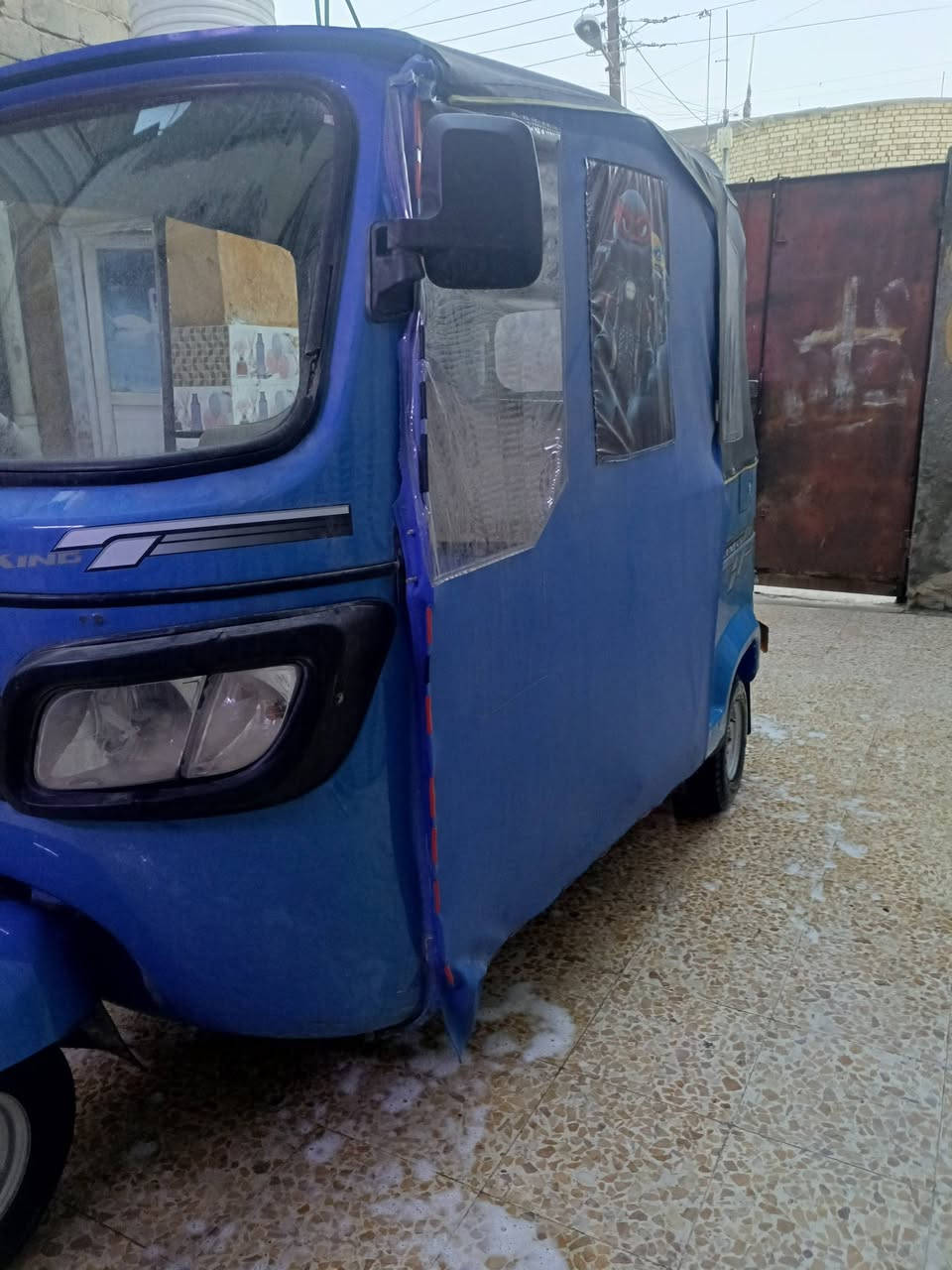 السلام عليكم تكتك للبيع tvs موديل 22 شهر 10 محرك مفتوح بدي شوف العين بدي كلش نضيف مكاني البصره الحيانيه السعر 7700 سبعه وسبع ميه رقم ***********
