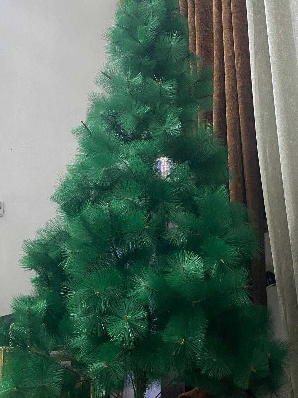 عندي هاي الشجره للبيع اشتريتهه وما نصبتهه ابد صار عندي ظرف ضامتهه بالمخزن
طولهه مترين و١٠ اليريدهه يراسادلني ع الخاص او ع هذا الرقم*********** والتوصيل سهله اني ادبره 
وعندي زينه مثل ما موضح بالفديو الاسعار مالتهم ٥٠٠ / ١٥٠٠/١٠٠٠ فقط
