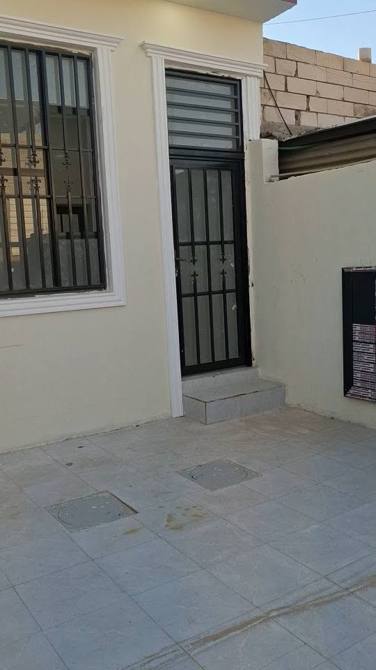 ***********
يعلن عقارات الجنوب 
الجزيرة ٤ شوارع قرب مطعم نايت كوين 
بيت 200  متر الجزيرة شارع الصقر 
طابو صرف زراعي باسم عراقي 
السعر ٩٧ وقابل للتفاوض 
غرفتين وصاله واستقبال ومطبخ صحيات خارجية داخلية تاخذ نسخه من الطابو وكاله بالمحكمة ومكاتبة 
اي استفسار تواصل على الرقم 
*********** البصرة, العراق
