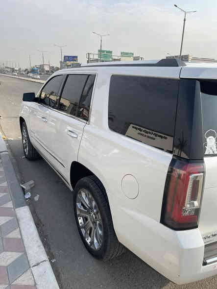 يوكن دينالي 2017  رقم بغداد الحادث تقرير غرق معروفه مواصفات الدينالي يعني فول للاخير محرك 6.2  
لون ابيض صدفي السياره حلوه و كلش جديده مصروف عليها هواي  رايدها ب 350 و بيها مجال ***********
