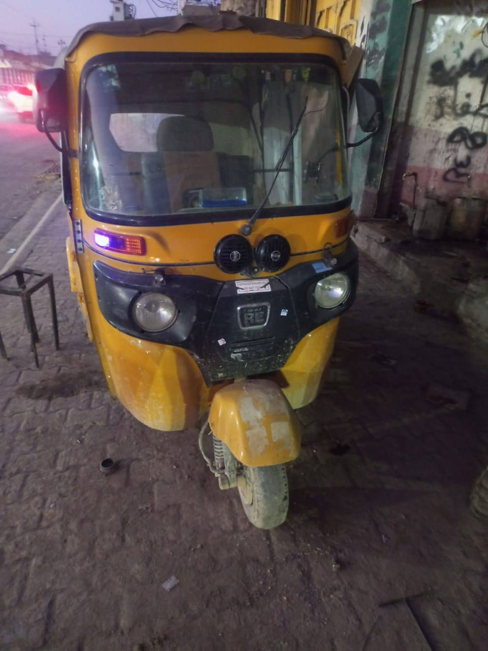 سلام عليكم تكتك لبيع حلوه ونضيفه أخذته مشلاع دين أوراقه ضايعه اتكفل سرقه ٥ سنوات مال شغل موديل ٢١ السعر ٢٩٠٠ وبيه مجال اخوتي الي موشراي لا يطب المكان ديالى الخالص ***********
