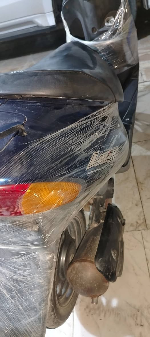 سلام عليكم خوان دراجة سازوكي جنطه
للبيع صار شهر طالعة من وكالة 
نضافة كدام عينك بعدهة علا شكل وكالة برغي مامفتوح بيهة 
لون ازرق كلشي شغال بيهة ماناقص اي شي 
سعرهة 650 وبيهة مجال قليل رجاا لحد يكسر بسعر لاتعامل شراي تعال تصال لو خاص وانة خادم تشلع عيوني 
اوراق اصولي 
مكاني حي المعلمين الجديد 
قرب جسر زهور 
رقمي ***********
