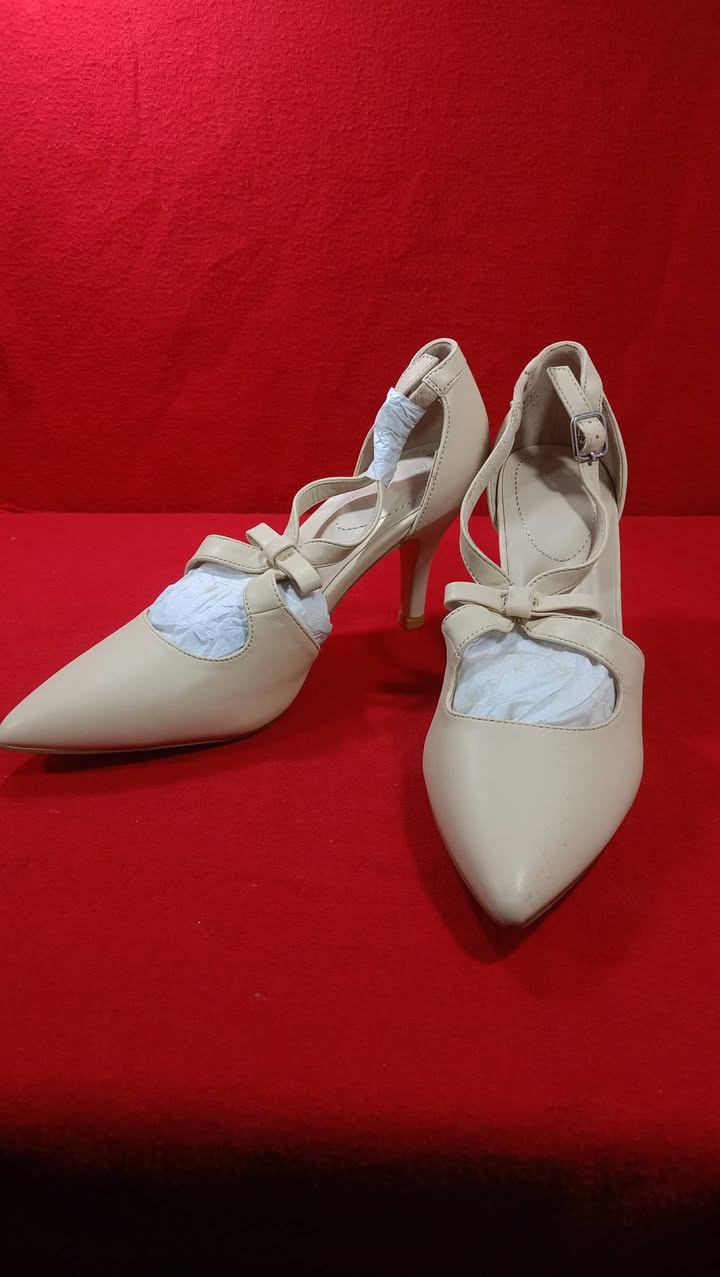 بنات حبيباتي هذا البيج مالتي احذية نسائي وعندي بعد وراح اوفر رجالي اريدكم ادعموني فدووه عندي 13 و10 و8 كلشي وسعره


**إذا كنت صاحب هذا الإعلان وتريد حذفه لأي سبب، رجاءا أرسل رسالة إلى الدعم الفني**