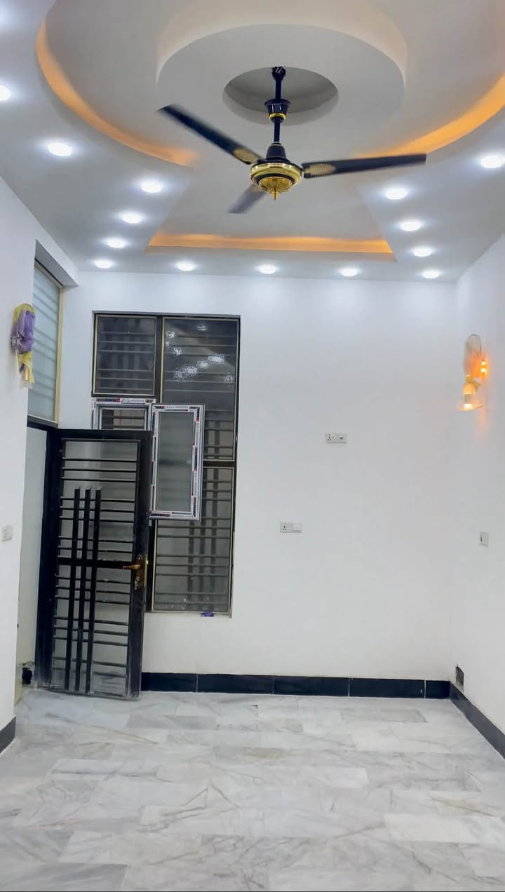 شقه طابق اول للأيجار
120 متر بناء جديد حي الجمعيه شارع 15 شارع مطعم ابو لواء تبعد عن المستشفى الالماني 400 متر وعن مدارس قائم آل محمد 100 متر محتوياتها غرفتين وصاله ومطبخ ومجموعه صحية ومخزن مع صطحين باب مستقل ودرج مستقل الاستفسار مراسله خاص او الاتصال على الرقم ***********
