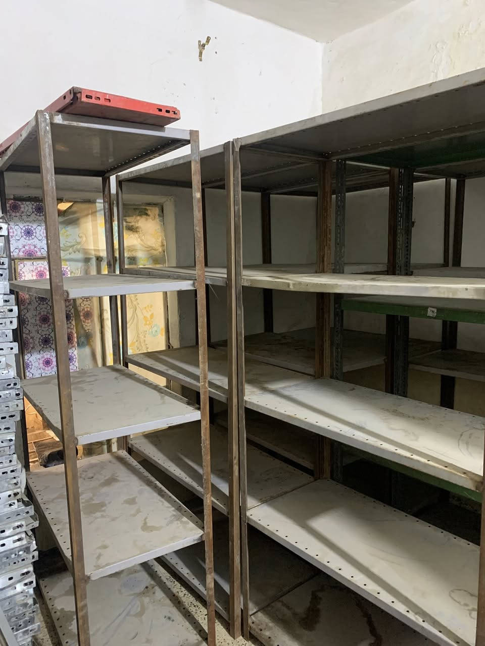 للبيع دكسنات الاتصال *********** وتساب العماره حي الحسين الجديد مقابيل السوك الاخضر شارع ابو شاكر
