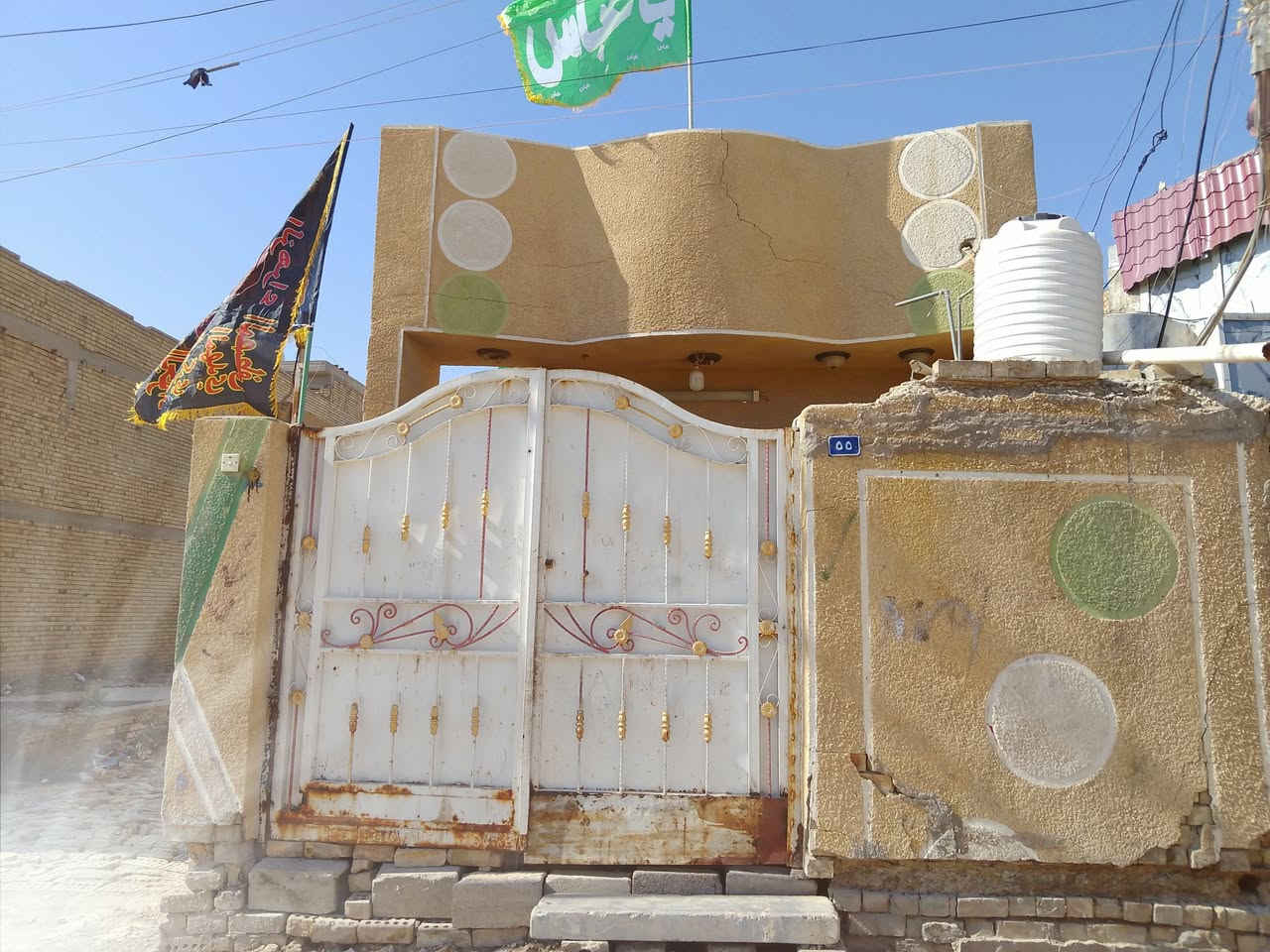 السلام عليكم بيت طابو مساحه ١٠٠ بناء طابق ونص الولدايه الاولى اللاستفسار ***********
