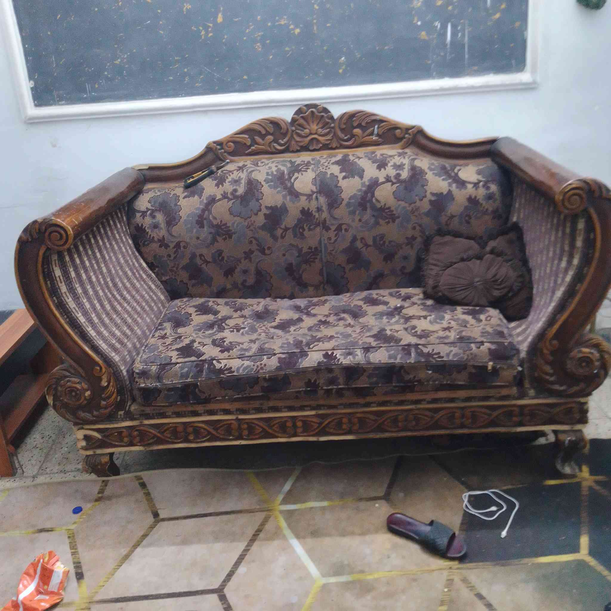 تخم ملكي اللبيع مستعجل السعر 200 وبي مجال  واحده الرقم  ***********كبيره وثنين وصط وثنين زغار  مكان بغداد
