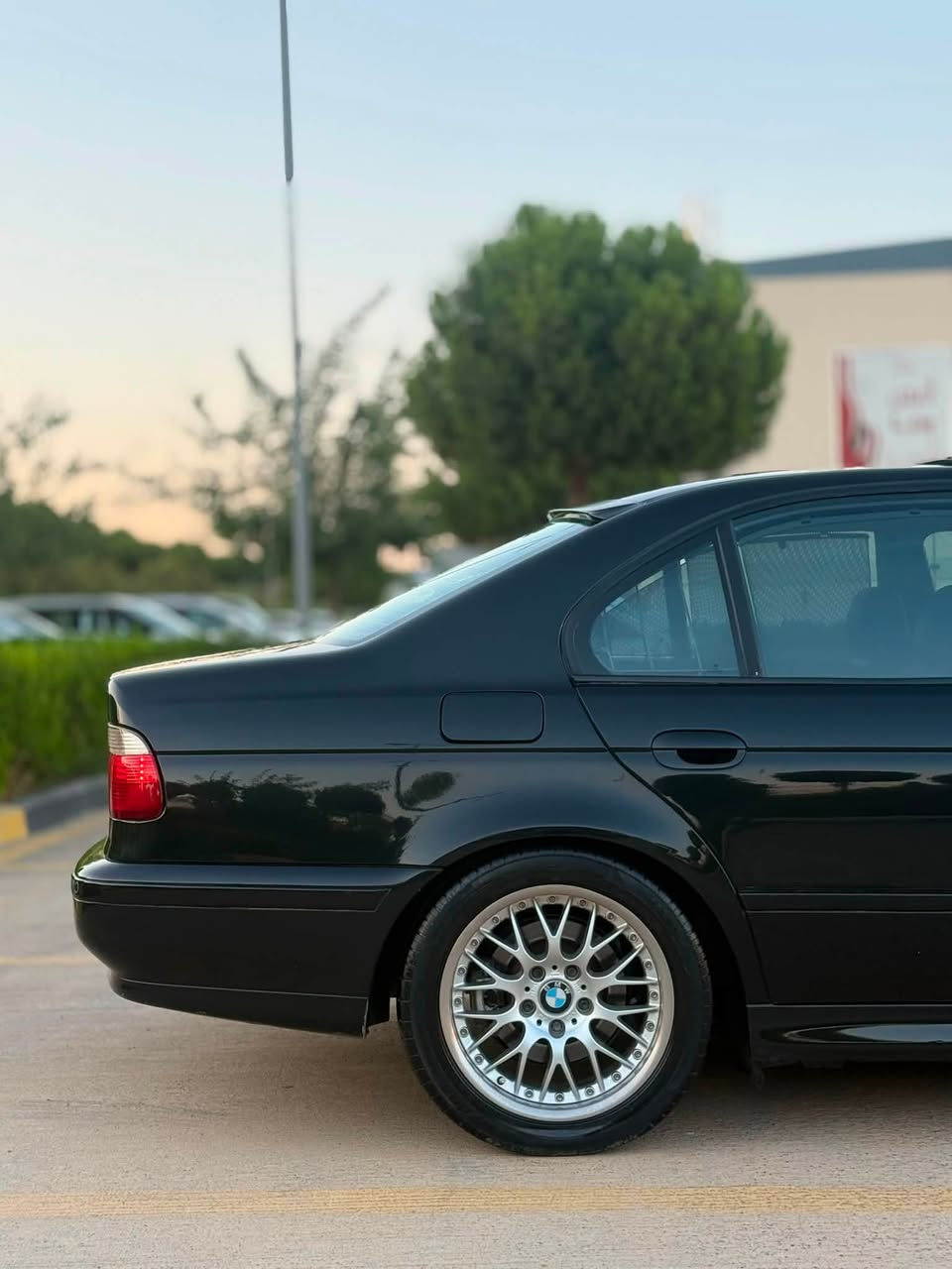 سلام عليكم
للبيع 

Bmw e 39 

موديل 2001

محرك 530i دبل فانوس

لون اسود. داخل اسود .

كشنات سياحية جلد و تدفيئة.

داخل ساج..فتحة..

5 بردة..حساس امامي و خلفي.

لايت زينون ..

تاير و ويل جديد..

ويل غزال بلادي تو سايز..

شاشة بيلادية..ستيرن m..سيدي بوكس..

.6 قطعة مصبوخة  اوروبا.

دخول جديد رقم سليمانية اوصولي  و بسمي .سنوية جديدة لحد 2029..

السعر 138$ 

دعامية للدعامية ب شرط...

مكان سليمانية قريب ماجدي مول.

***********
