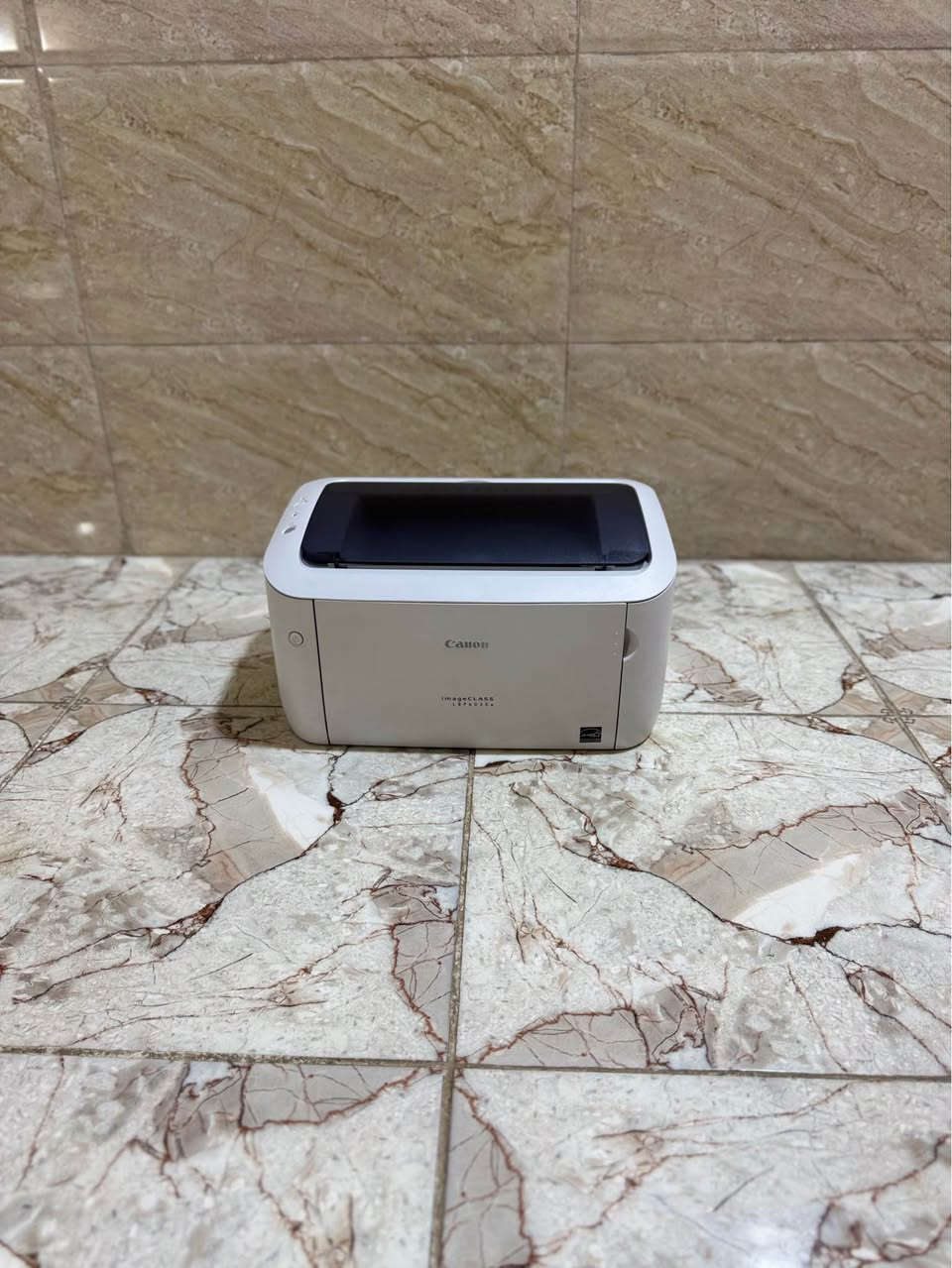 طابعة كانون ليزرية Canon imageCLASS LBP6030w نظيفة جدا وبحالة ممتازة للبيع.
ملاحظة مهمة: الطابعة ليزرية أسود وأبيض وليست حبر سائل، ومميزة جدا لأن حبرها لا يجف وسريعة واقتصادية بطباعة المستندات والبحوث.
المواصفات والمميزات:
تطبع باللون الأسود والأبيض وبدقة عالية جدا.
تحتوي على ميزة الواي فاي الوايرلس يعني تكدر تطبع مباشرة من الموبايل أو اللابتوب بدون وايرات.
حجمها مكتبي وصغير ما تأخذ مساحة على المكتب.
سريعة واقتصادية ومناسبة جدا للطلاب، المكاتب، أو الاستخدام المنزلي.
السعر: 95,000 دينار عراقي قفل.
الموقع: النجف - الكوفة / حي ميسان.
للتواصل والاستفسار يرجى مراسلة الخاص.
طابع بيها اقل من ٨٠ ورقه 
وخلصت شغلي واريد ابيعها النجف, العراق


**إذا كنت صاحب هذا الإعلان وتريد حذفه لأي سبب، رجاءا أرسل رسالة إلى الدعم الفني**