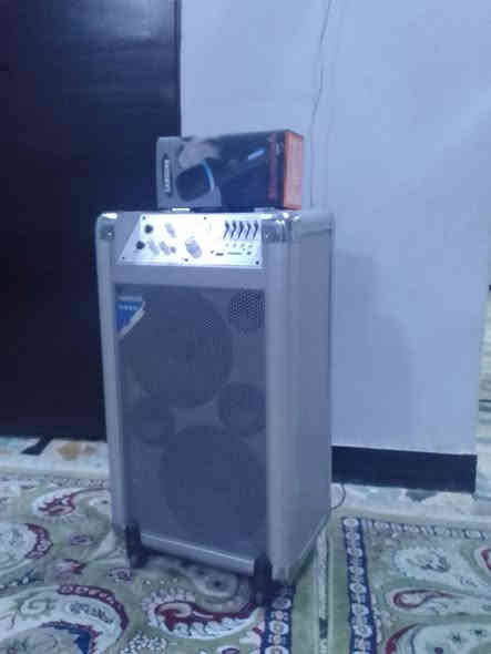 سماعة للبيع السماعة جديدة صوت حلو شحن + كهرباء السعر ٧٠ الرقم ***********
