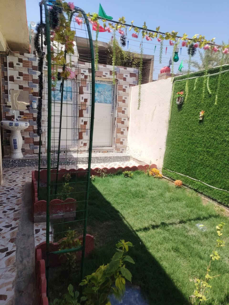 سلام عليكم بيت للبيع حي الزهور المساحه 200 طابو صرف الموقع ركن قريب على شارع العام قرب مدرسة الفاو الاستفسار ***********
