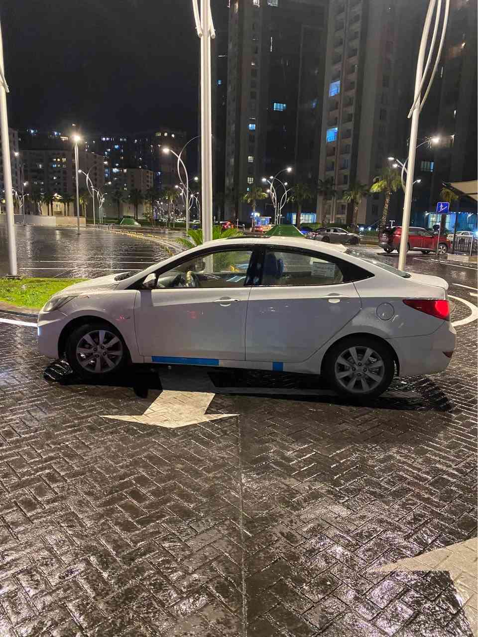 ئەکسینت مۆدیل 2012 مواسەفات بلو قەپات مواسەفات سلایت گیر و مەکینەی بەشەرتە تەبرد سارد و گەرم بەشەرت ٣پارجە سبوخە کامل لایت لیدە رەقەم مۆبایل(***********) أربيل, العراق
