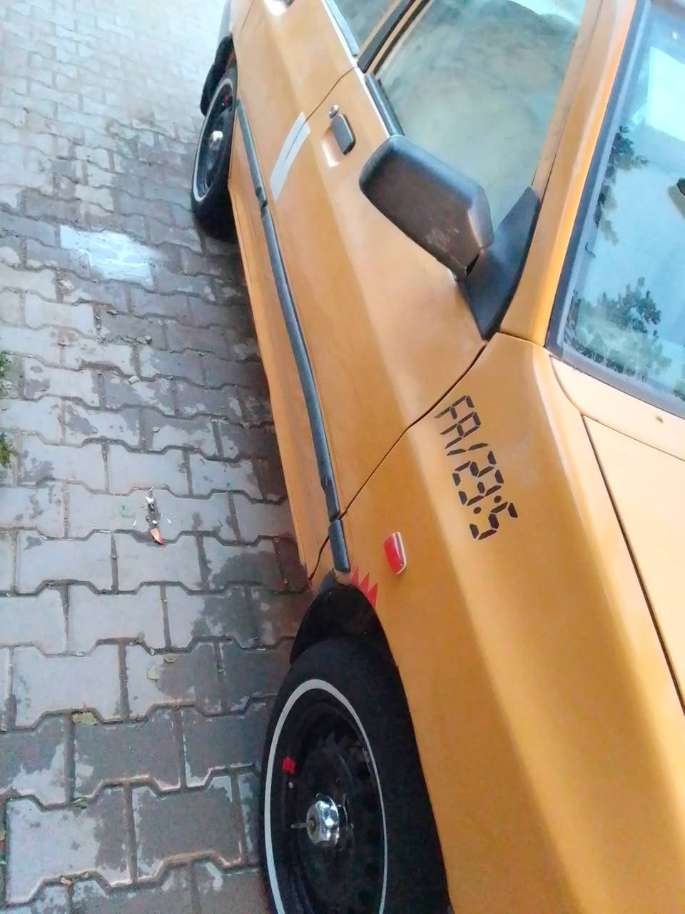 سلام عليكم سايبه موديل 2013شواصي مكفوله تخم تاير جديد صدر جديد 
تبريد ثلج مصفره هيه وغرامه 
دواخه عل شركه سياره عليه دامه 
رعيه بل شعله محرك بي خيط بخار 
سعر 18 مكاني محموديه 
*********** بس وتساب مقفول
