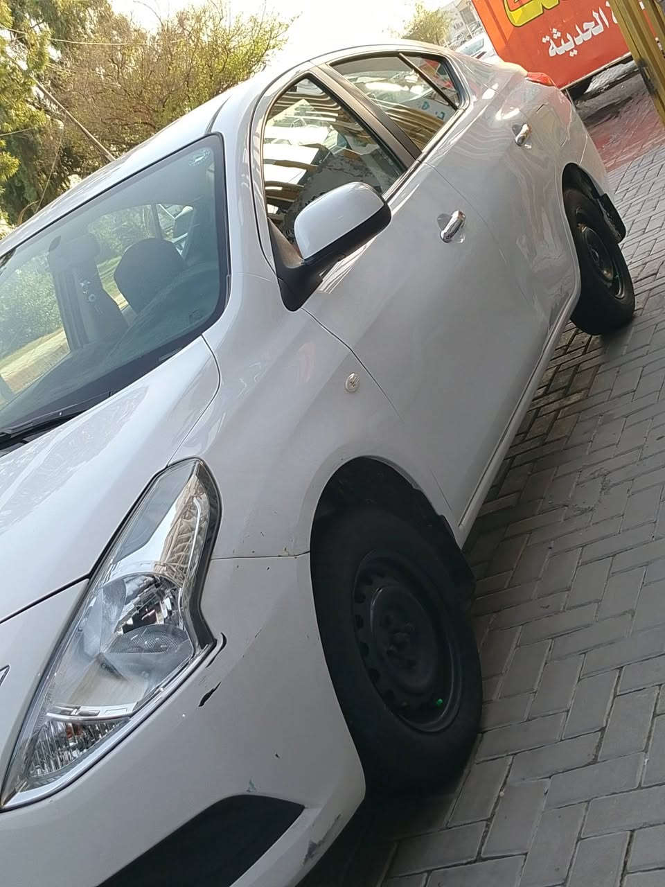 السلام عليكم 
نيسان سني هندي موديل 19 رقم ربيل شكل جديد نكليزي 
تحويل شوكت ما يعجبك حولك.. ماشيه سياره 98
السياره مكفول من الضرب لا تبديل باب سايق مفتوح باب خلفي بارد جملغ خلفي هلال صبغ بسيط فقط 
.باقي كفاله عامه.. كير محرك تبريد مكينه كفاله 
تخم تاير شواصي مكفولات.. تبريد ثلج 
سعار سياره 95ورقه بي مجال حك جيتك العمله 
العنوان بغداد بلديات نتصل وتدلل 
 ***********
