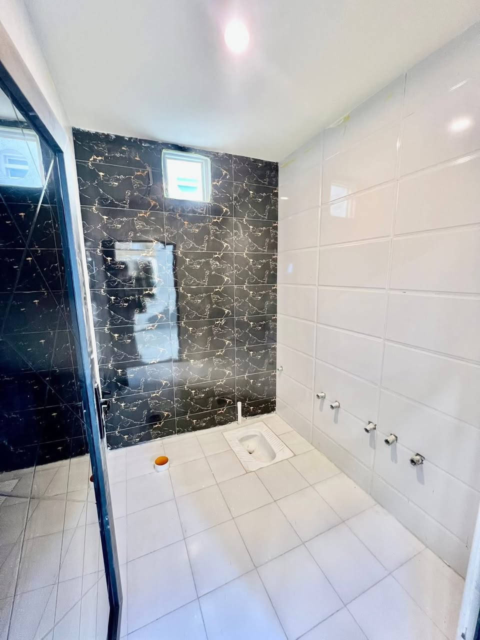 محبي الأناقة والجمال! 🏡 فرصة لا تعوض! منزل بمساحة 150 متر مربع للبيع بسعر مغري جداً 💸💸!
الموقع: النجف، مقابل ملحق قرية الغدير 🏛.
للتواصل والاستفار الاتصال او مراسله واتساب ***********📞📞. لا تدع هذه الفرصة تفوتك
